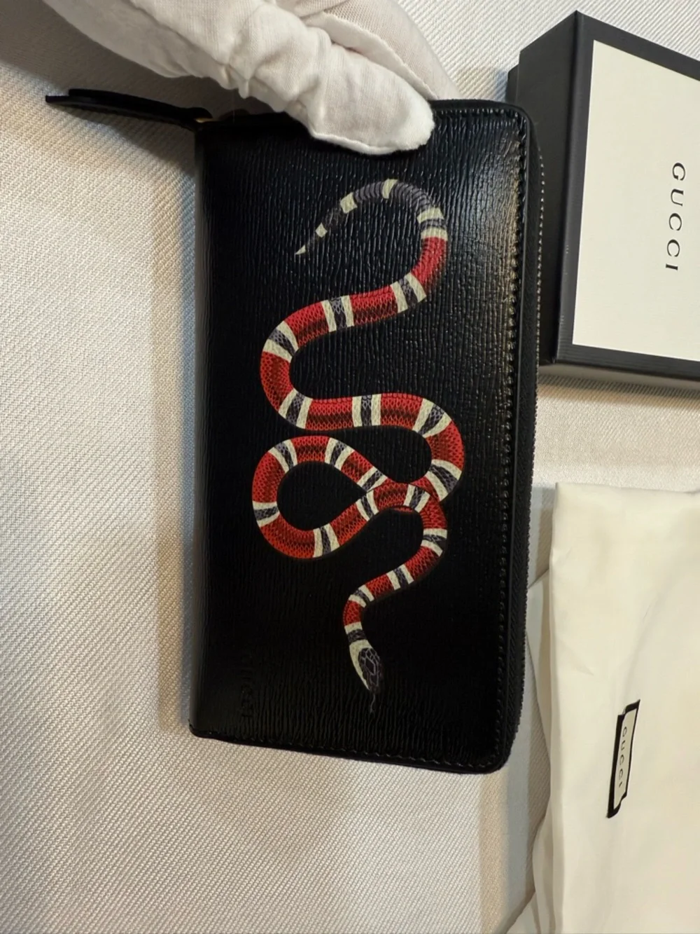 Gucci Black Leather Zip Wallet with Red and White Snake Print - Picture 6 of 6